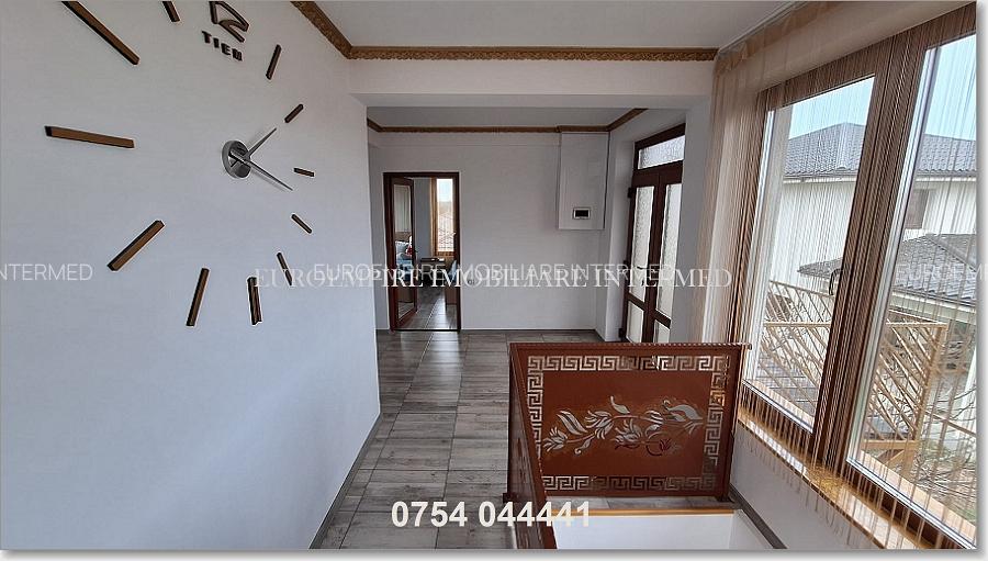 Vila+casa de vanzare zona Km 5 - 5