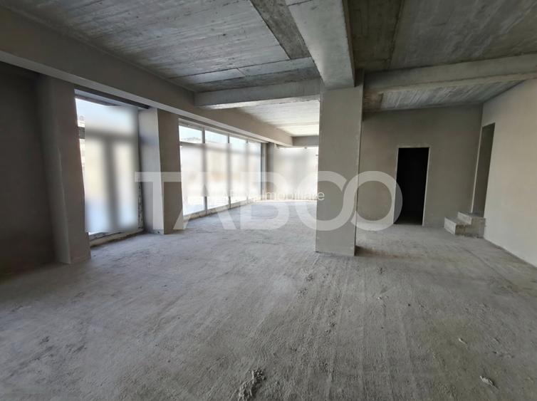 Spatiu Comercial de inchiriat cu 8 locuri de parcare - Vitrina 13 m - 3