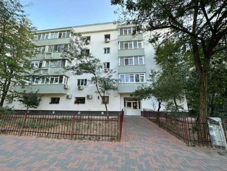 De vanzare 4 camere vitan mall