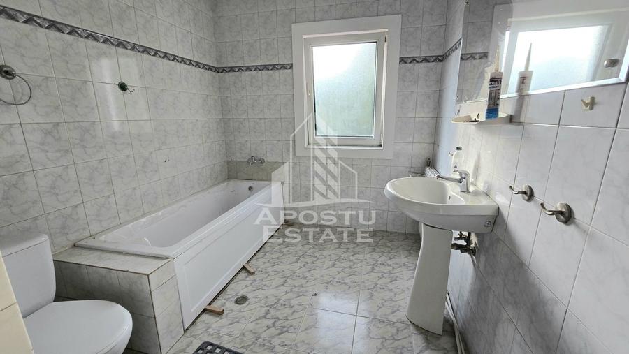 Duplex cu 5 camere si 3 bai, centrala proprie, zona Lipovei
