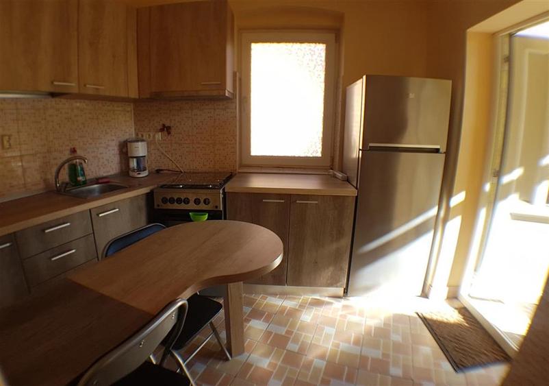 Casa cocheta, 2 camere mobilata si utilata, zona Piata Unirii