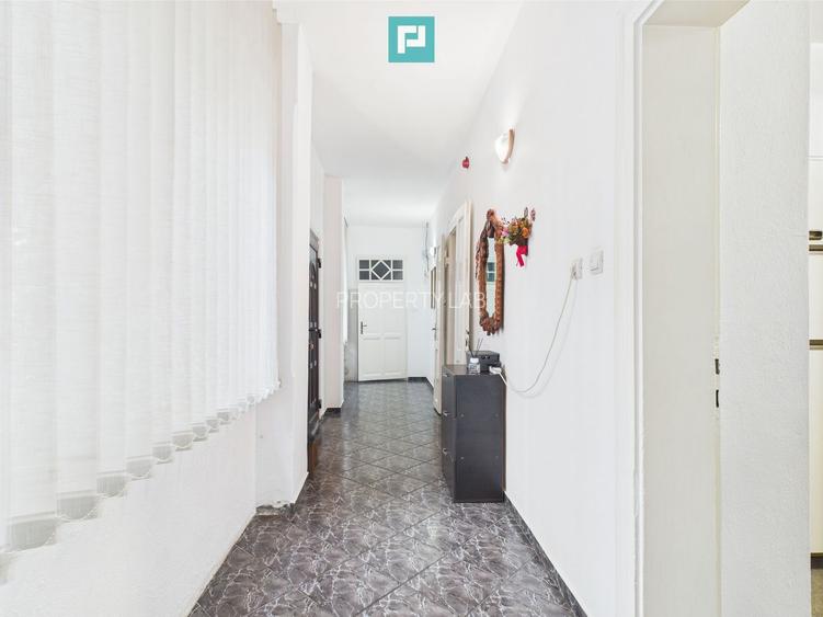 Casă Individuală cu spațiu comercial - Variaș - 16