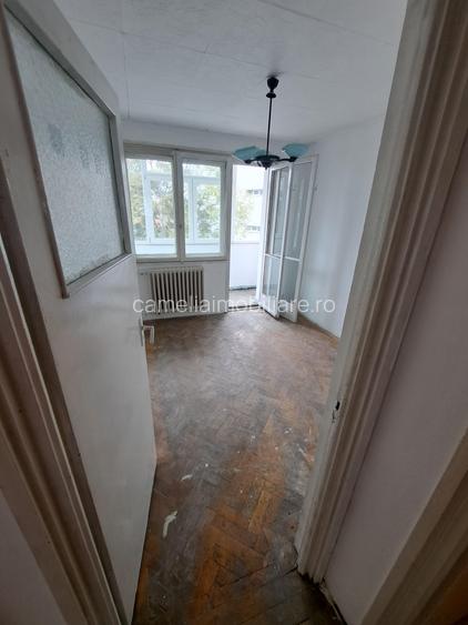 3 camere, intre Gara de Nord si Basarab, B-dul Dinicu Golescu, nr 39 - 12