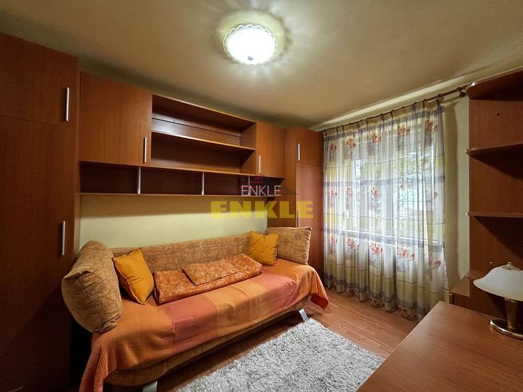 De inchiriat apartament cu 3 camere, zona Bulevard - 11