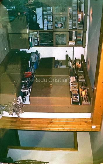 Vând apartament 4 camere initial,transformat in 3 camere cu living marit,84 mp u - 9