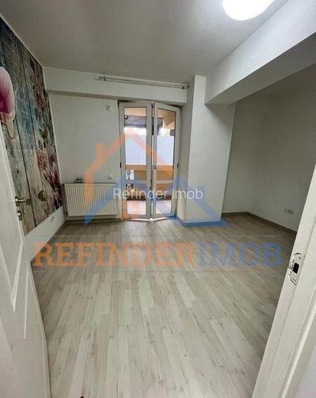 Apartament de vanzare cu 3 camere, zona Titan - 2