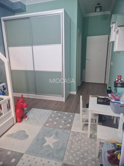 Etaj 1. Bucatarie inchisa. 2 Bai. 2 Locuri de Parcare. - 10