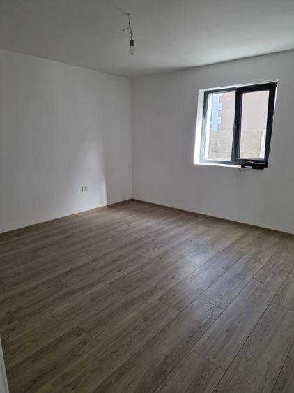 Sanmihaiul Roman - Casa individuala cu 4 camere si bucatarie inchisa