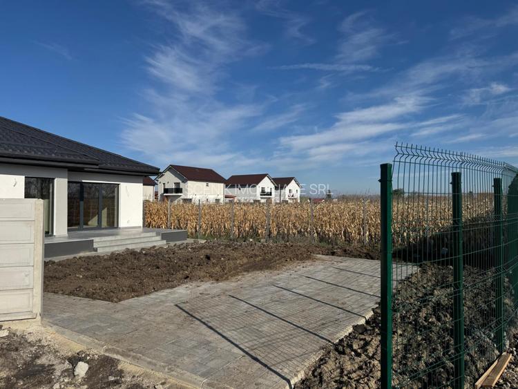 Casa noua, regim parter, mini cartier rezidential in Stupini - 8