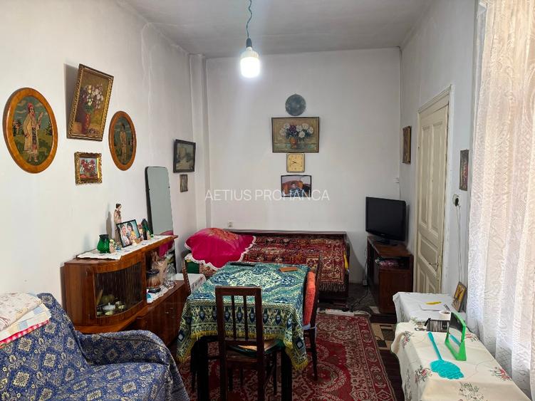 CASA INDIVIDUALA SOLIDA + ANEXE , STR EMINESCU, LA 5 MINUTE DE PIATA MICA - 13