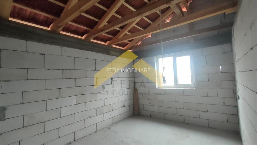 Casa la rosu de vanzare in localitatea Fantanele - 6