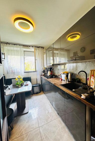 Apartament de vanzare, 2 camere, etaj 1, Tractorul - 2