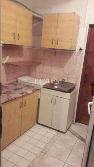 garsonieră zona Far mobilată utilată 25 mp - 2