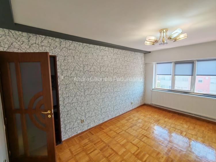 Apartament decomandat 3 camere de vanzare - 2