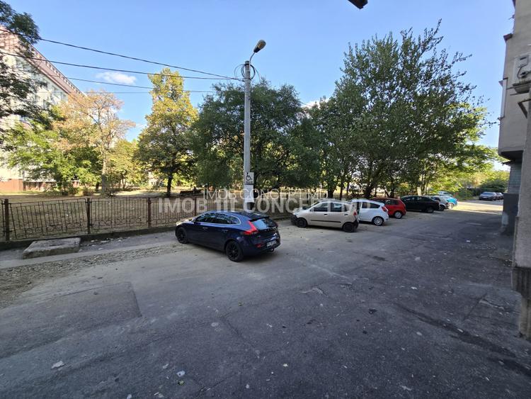 VANZARE SPATIU COMERCIAL -Parter, in zona 9 Mai - 18