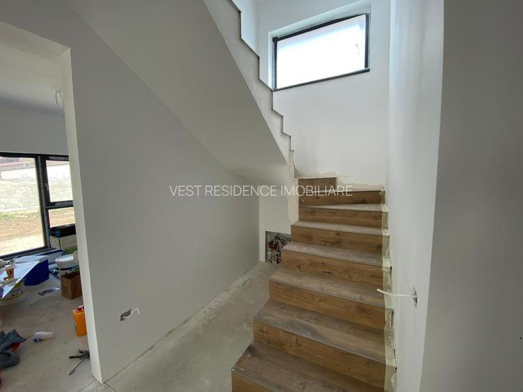 Case individuale cu 4 camere si mansarda. Teren 400 mp. Comision 0 - 11