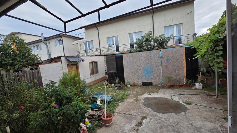 Schitu,casa si teren 547/17 stradal,3 minute de gara,pret 72000 euro