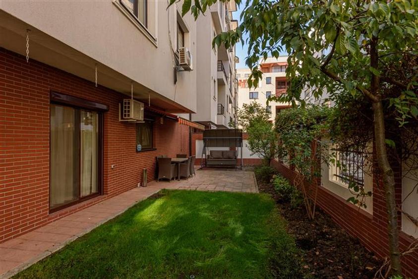 Apartament 4 camere cu gradina 84mp. Parcare.