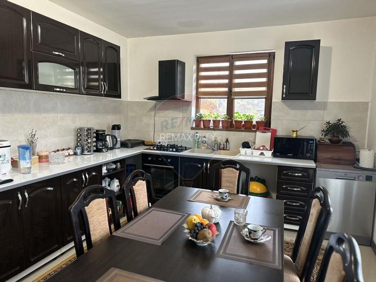 Casă / Vilă Girov Contesti - 5