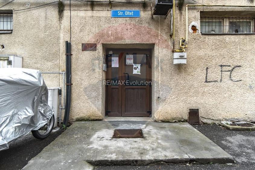 DE INCHIRIAT ap 3 camere- zona Cerna/ Tractorul! - 30