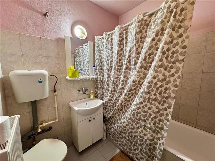 Casa potential:locuire multifamiliala,activitati comerciale,birouri,677 mp teren - 25