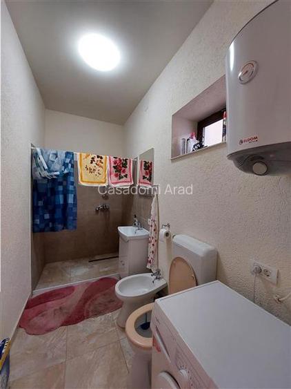 Casa mare, cu teren generos, pentru locuit sau afacere, in Santana - 12