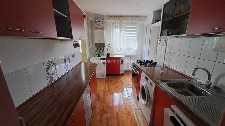 Apartament 3 camere decomandat,Bd -ul Grivitei ,etaj intermediar - 2