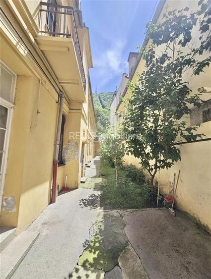 Apartament 6 Camere / Curte Privata | Centrul Istoric/ COMISION 0 - 26