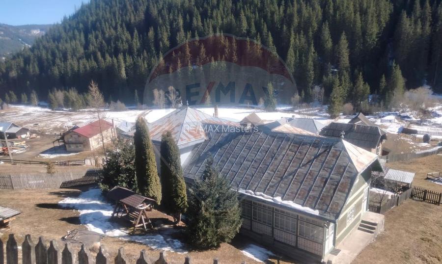 Case cu 7 camere de vânzare în comuna Panaci, sat Drăgoiasa. - 2