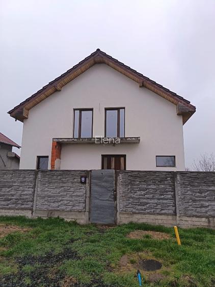  Casă spațioasă de vânzare în Macea, județul Arad – ideală pentru familie - 3