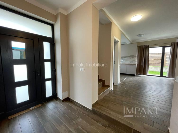 Casă / Vilă cu 4 camere de închiriat - Dezmir - 3