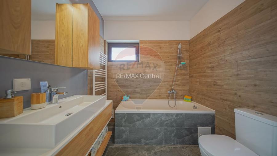 Vilă modernă, cu garaj, panouri și pompă de căldură, Cristian - 7