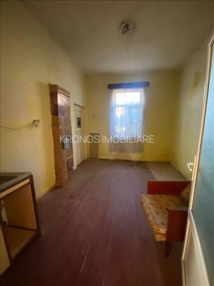 TECHIRGHIOL CENTRAL CASA CARAMIDA TEREN 290 MP. DISTANTA PANA LA  LAC 25O M - 4