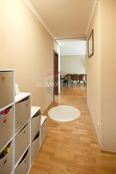De vânzare apartament cu 3 camere, 2 bai, garaj Andrei Muresanu Sud - 9