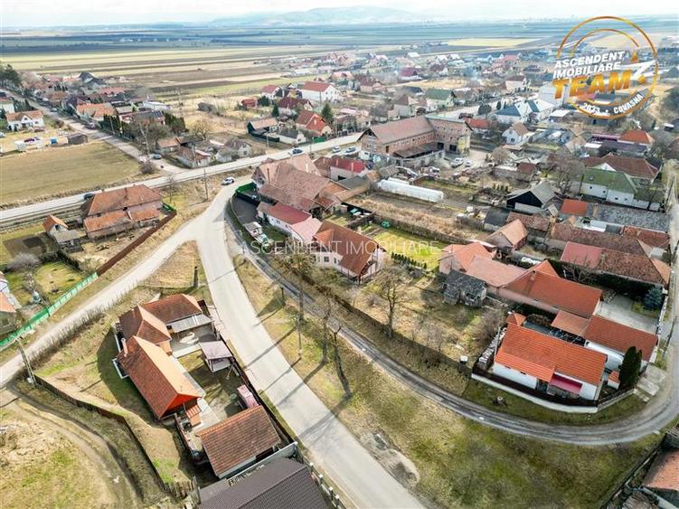 Pretabila si pentru 2familii:Vila duplex, Chilieni, Sfantu Gheorghe,6 camere, ga - 9