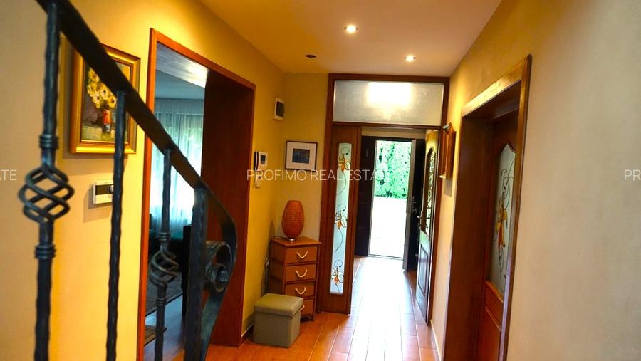 Vila P+1+M cu 5 camere, moderna, zona Victoria - Stadionul Farul! - 12