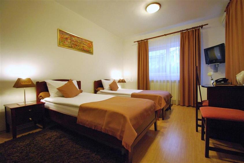 Pensiune, afacere la cheie, cu 10 camere la 10 minute de centru orasului - 9