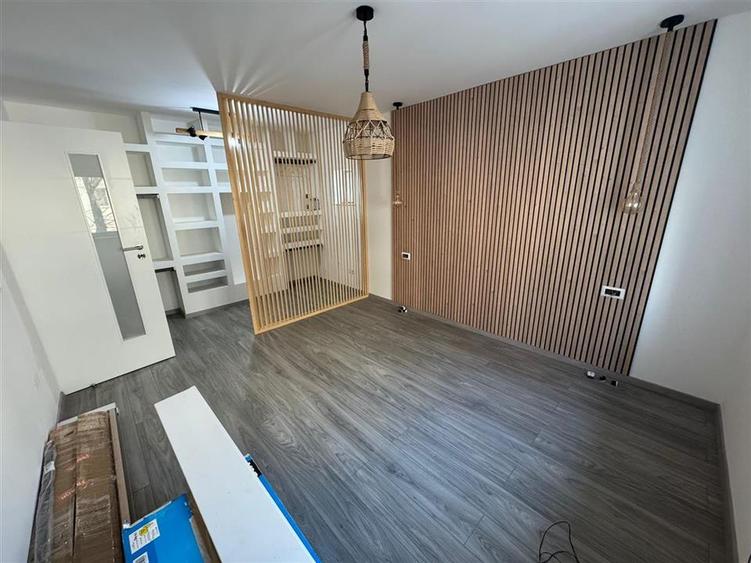 Ap 4 cam transformat in 3, et 1, renovat complet, zona Inspectoratul Scolar