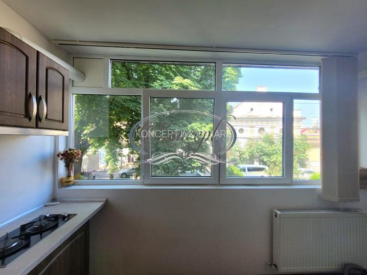 Apartament 2 camere de inchiriat, strada Paris - 10