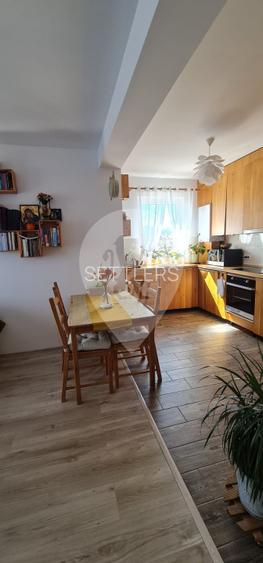 De inchiriat 3 Camere CORESI - 2