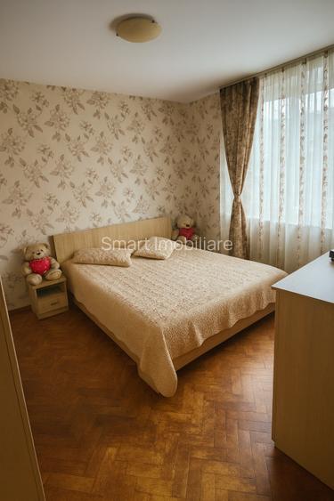 Apartament 3 camere decomandate zona Tractorul - 2