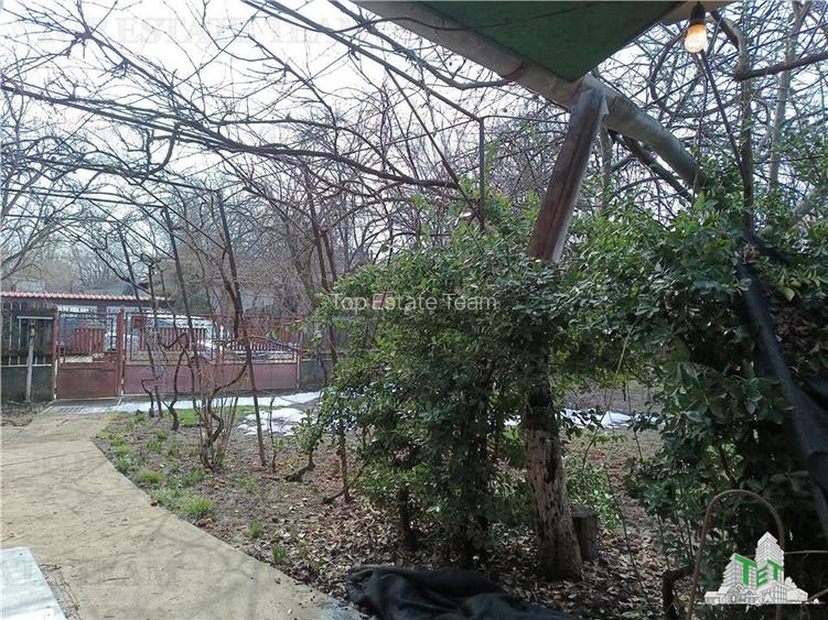 Casa taraneasca traditionala pe parter cu gradina si livada 1700mp in Gruiu, la - 2