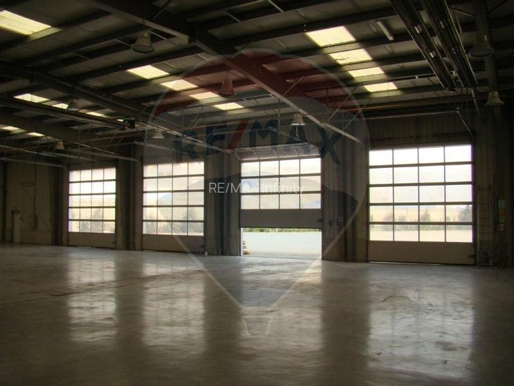 Locatie unica, hala cu zona administrativa, curte generoasa 4000mp - 8