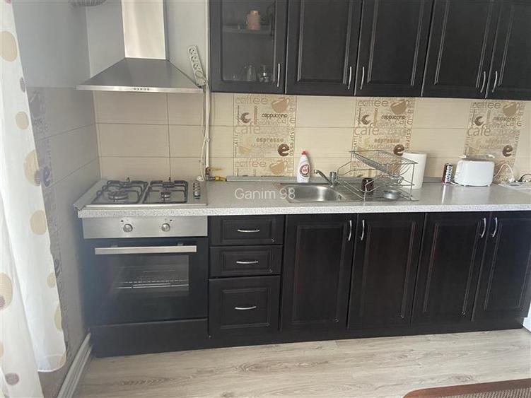 Apartament 4 camere , zona Piata Moldovei -Scoala nr 2 , decomandat 80 mp , imbu - 8