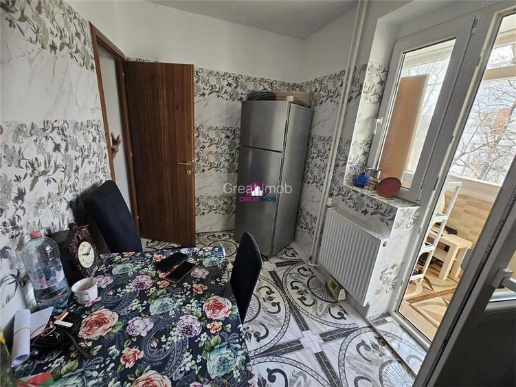 Inchiriere 1 camera dintr-un apartament cu 3 camere. - 4