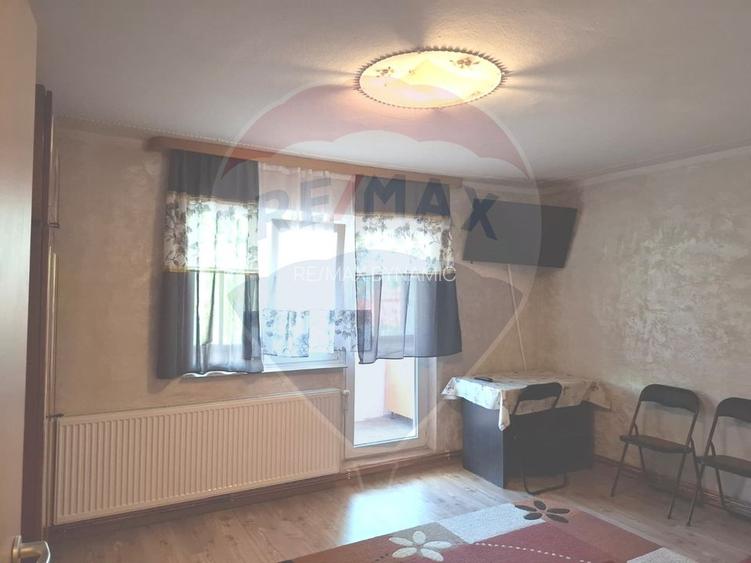 Garsonieră de închiriat, cu centrală termică, zona Voinicilor Micălaca - 2