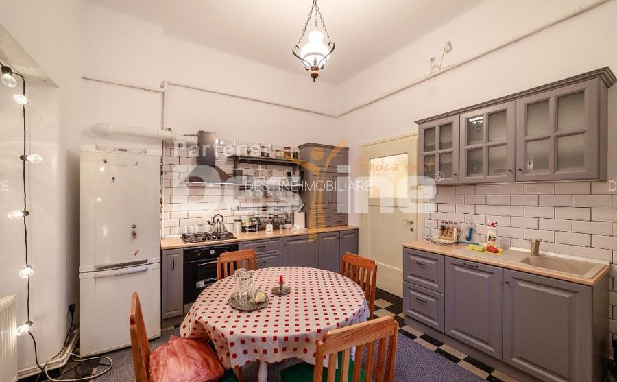 Apartament cu 4 camere, suprafata de 135 mp, garaj si beci in inima orasului - 10