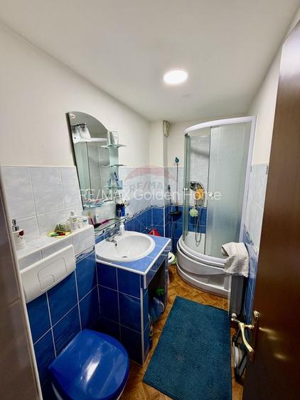 Apartament cu 4 camere de vânzare pe Strada Longinescu - 10