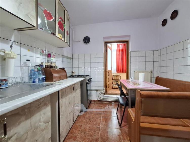 Liber, apartament 3 camere, Nicolina 2, baie cu geam, 60 mp utili - 9