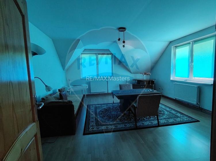 Casă / Vilă cu 8 camere de vânzare în zona Central - 23